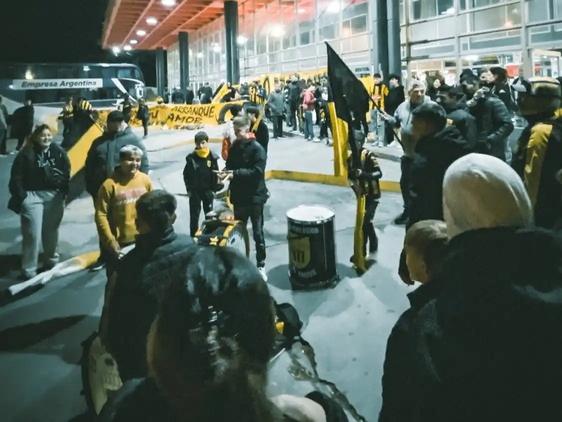 Santamarina clasificó y su hinchada lo festejó a lo grande
