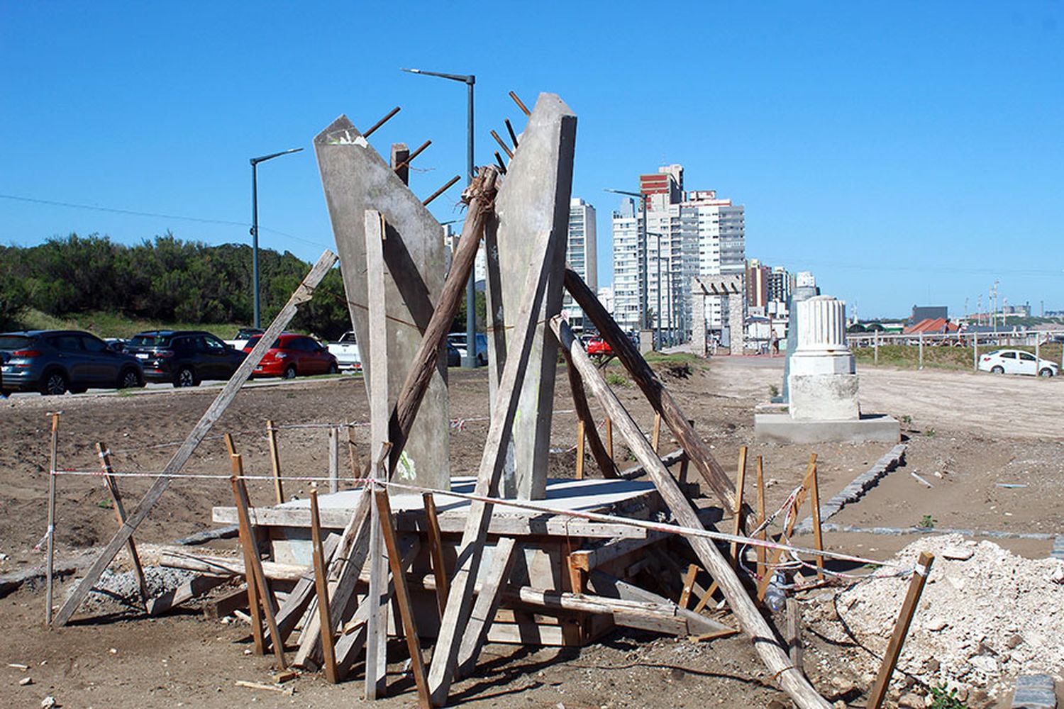 Avanza construcción del nuevo monumento de los guardavidas