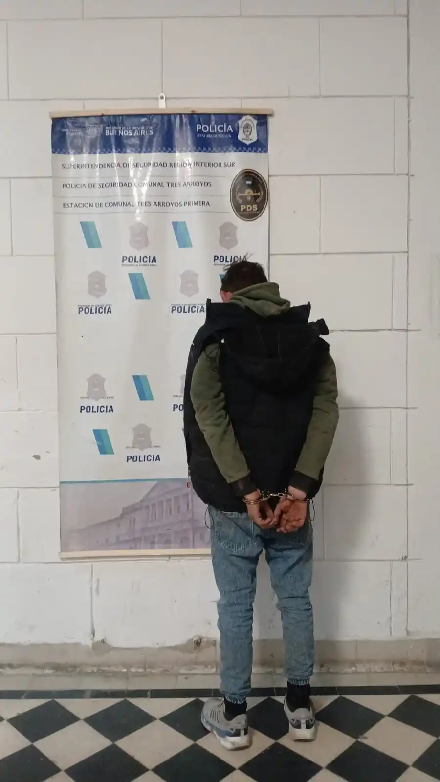 El sujeto detenido tiene antecedentes penales