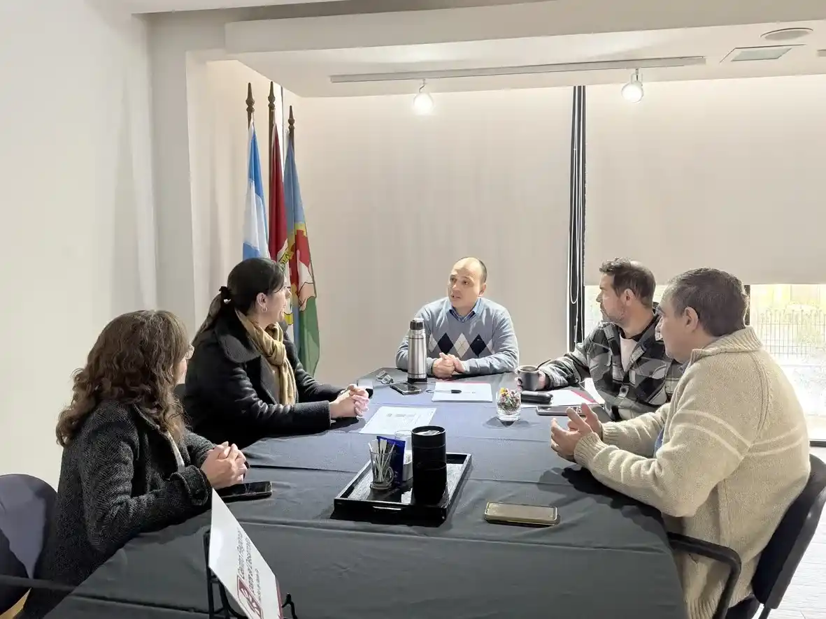 La Comuna sanctispiritense firmó el convenio de adhesión al Sistema Regional de Información Territorial y Validación Técnica impulsado por el CRD. Foto: Gentileza