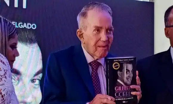 «EMOCIONADO»: así dijo sentirse Gilberto Correa por su libro (video)