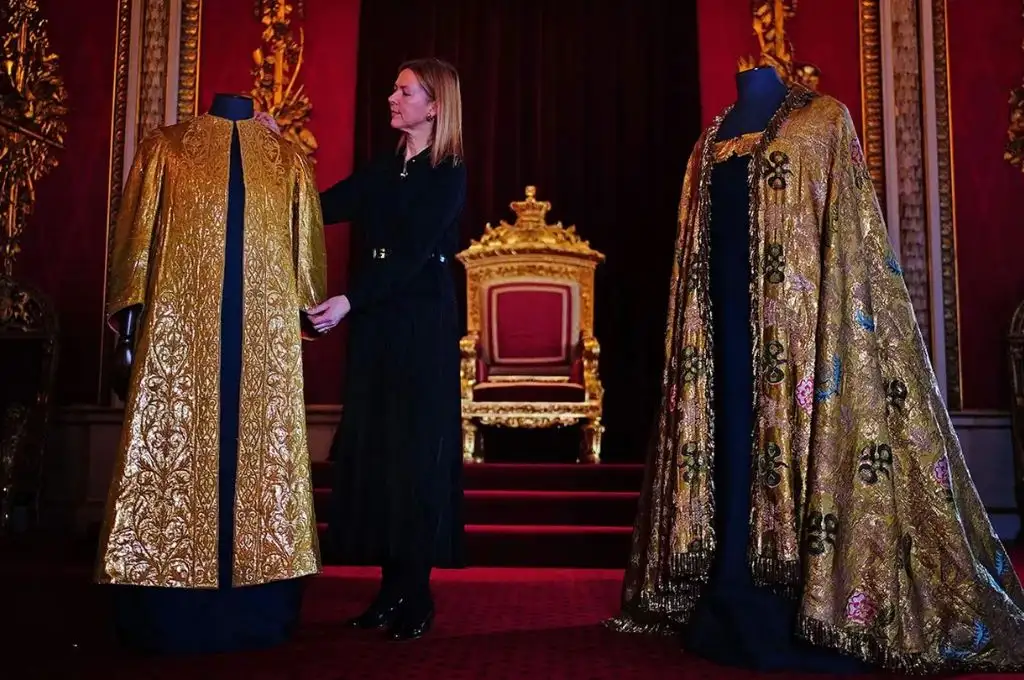 En su coronación, Carlos III lucirá las pesadas vestiduras doradas de sus antepasados