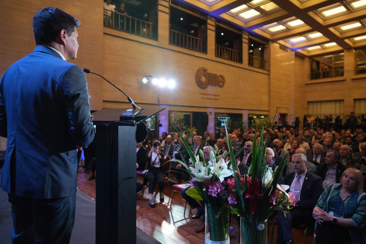 El titular de la entidad, Alfredo González, dijo que “las pymes somos el 70% de la mano de obra privada y más del 99% de las empresas en la Argentina, pero no fuimos una parte especial en el debate de los candidatos. Por eso decidimos invitarlos a exponer en nuestra casa”.