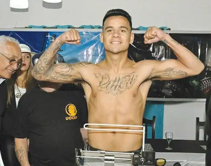 Gustavo Vittori combate  en Ekaterimburgo