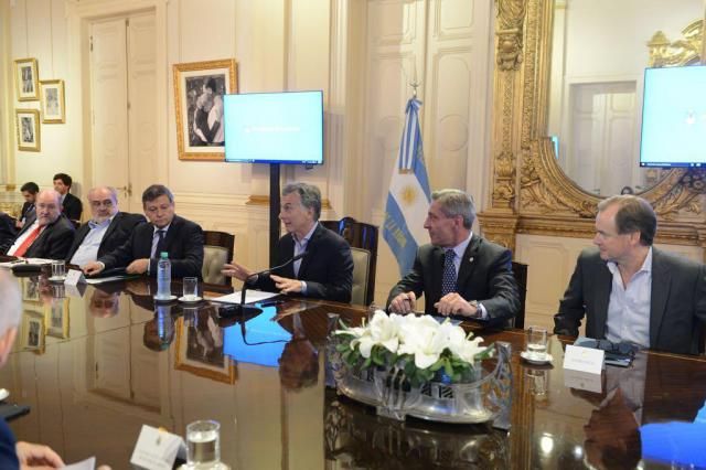 Bordet calificó como “positiva” la reunión que mantuvo con Macri y otros gobernadores 