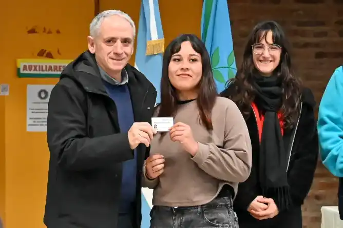 Cerca de 50 estudiantes secundarios recibieron sus carnets de manipulación de alimentos
