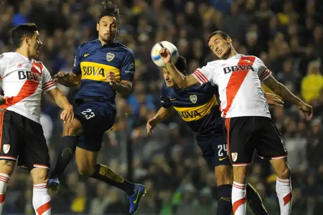 Superclásico: Boca le ganó 2 a 0 a River y es puntero