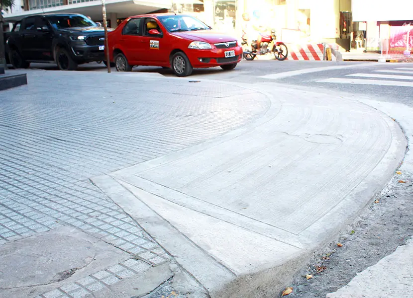 Calle 61: ensanchan rampas para discapacitados en las esquinas