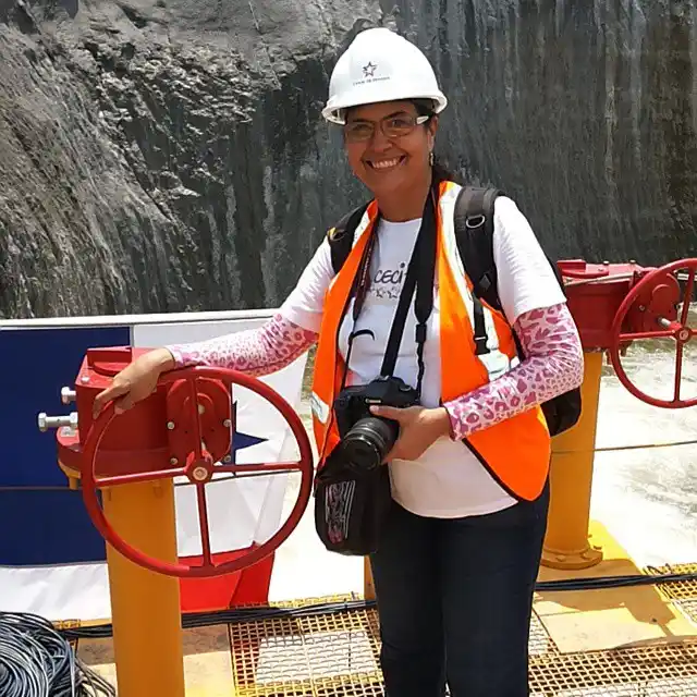 Cecilia Rodríguez foto propia con una válvula