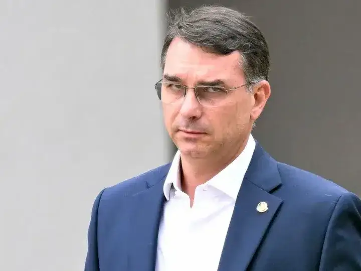 Flávio Bolsonaro.