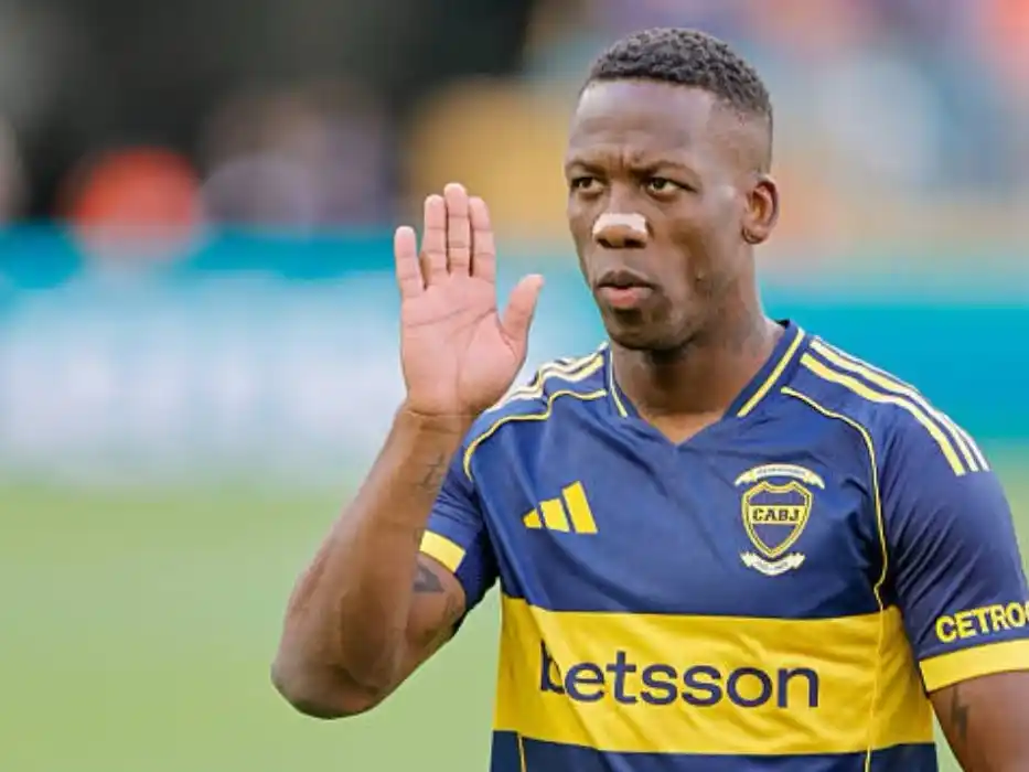 Advíncula rescindió su contrato