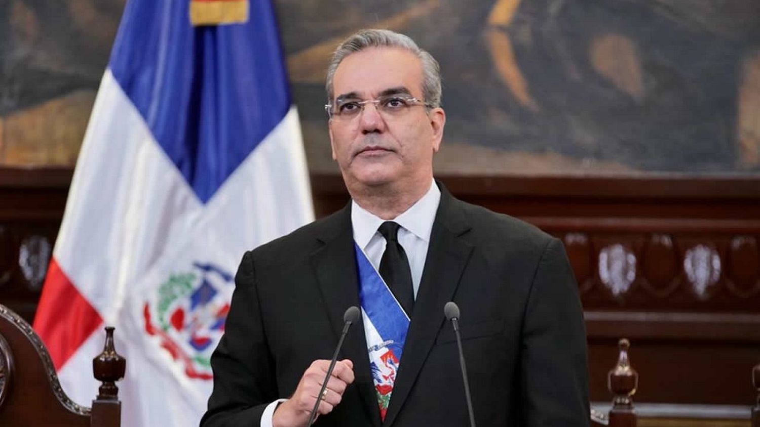 «NO hemos COMPRADO ni MEDIO GALÓN de PETRÓLEO a Venezuela»: Luis Abinader responde a Cabello