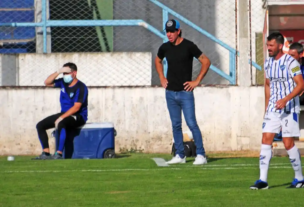 Coldeira va con Esmerado a Defensores de Belgrano