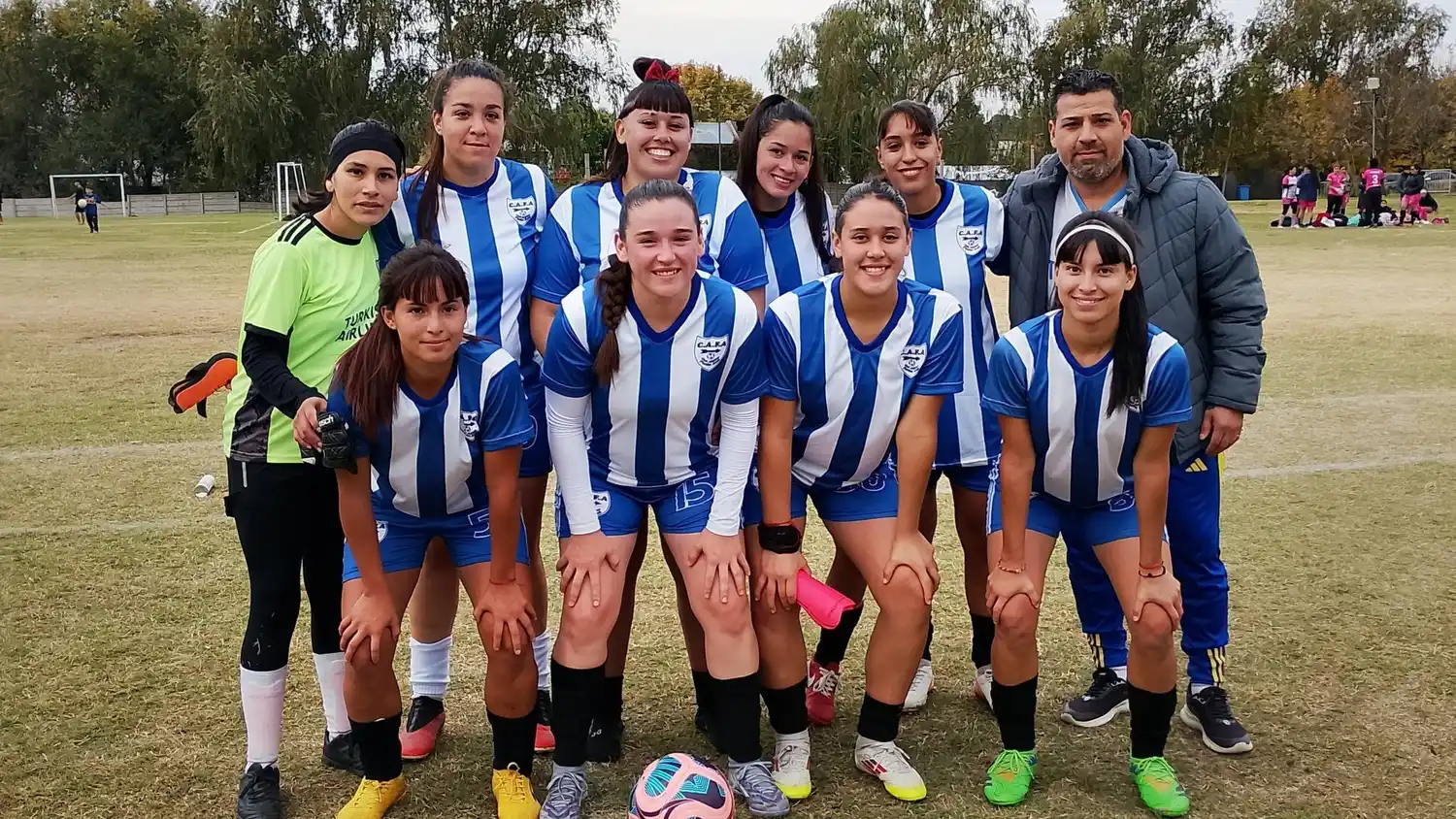 Los encuentros se desarrollan en el Polideportivo Municipal de Pilar.