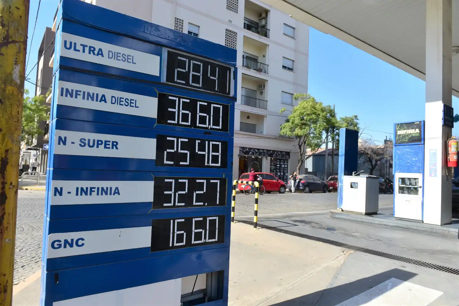 YPF se sumó a la suba de combustibles por adelantado