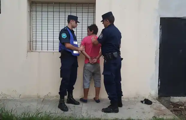 Lo atraparon cuando escapaba en una bicicleta robada