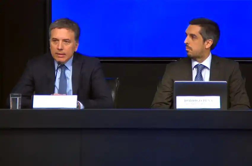 Dujovne anunció el retorno de las retenciones para paliar la crisis