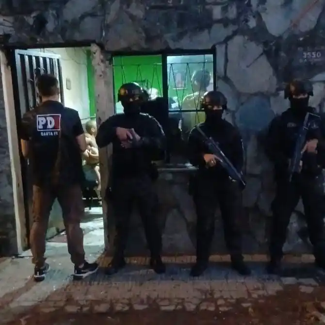 Se endulzó y perdió: cayó por robar tres heladerías con una réplica y la misma moto - Image 1