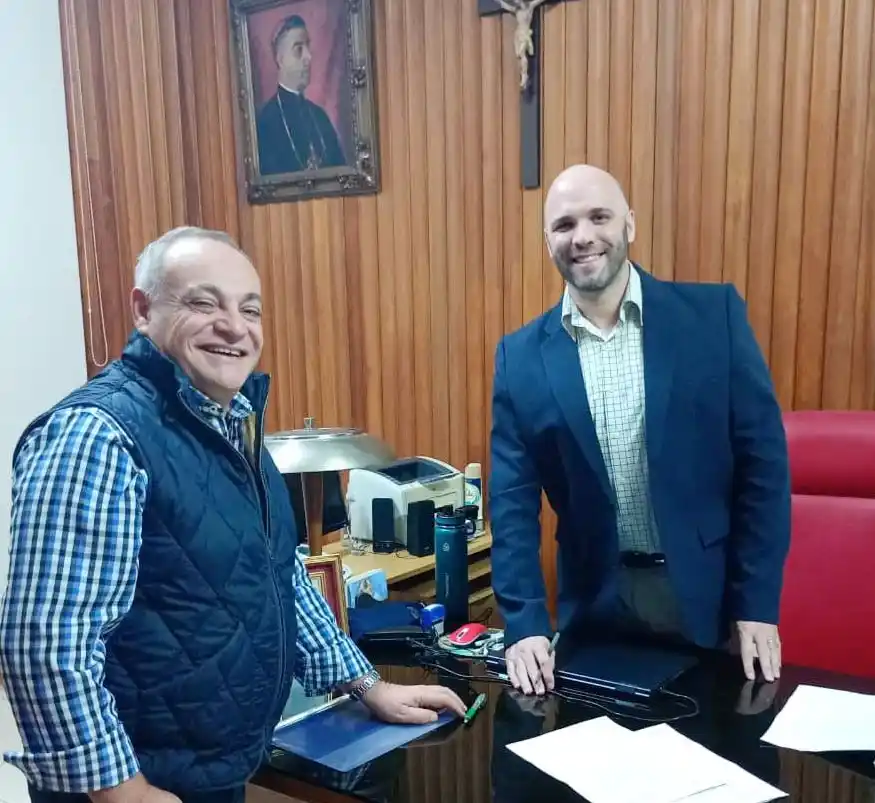 Prof. Carlos Gatto, Subsecretario de Educación y Cultura, y el Lic. Andrés Moulins, Rector del Instituto