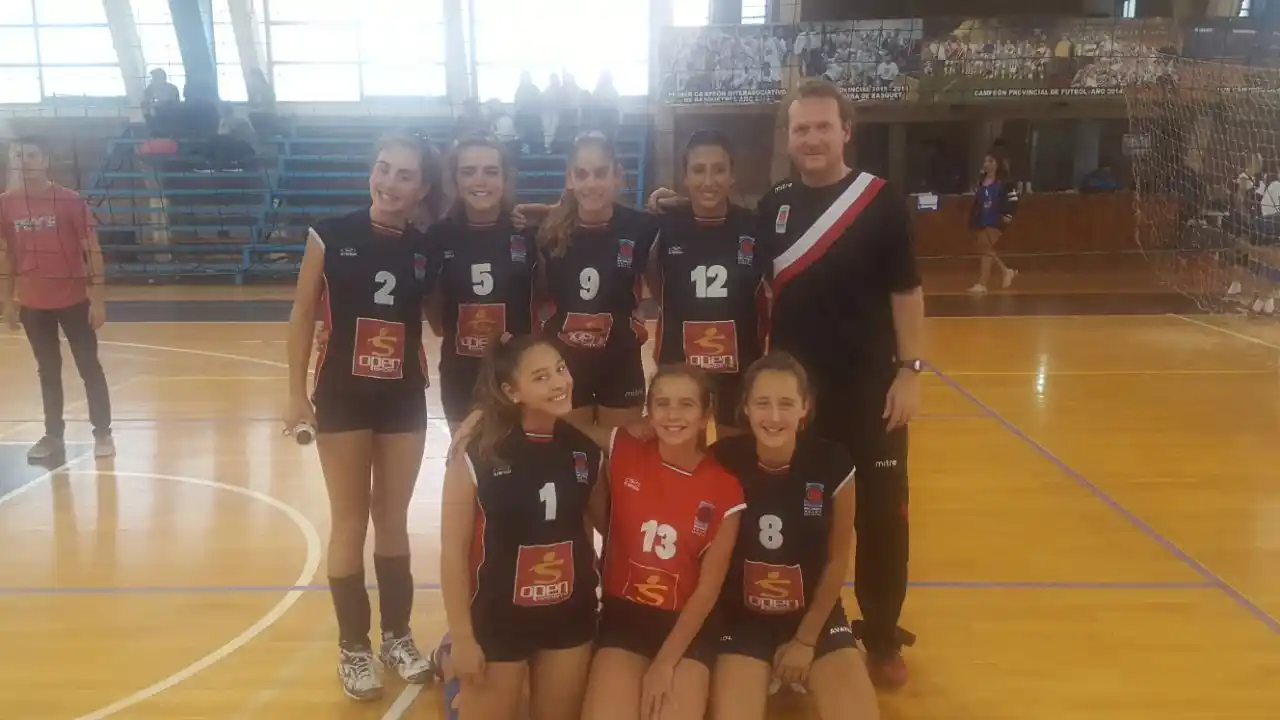 Las chicas del Sub-13 subcampeonas en el Club Bell