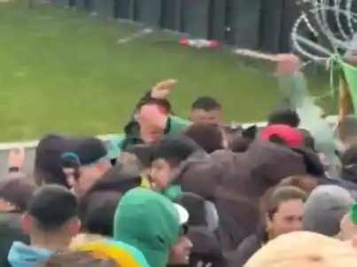 El enfrentamiento está vinculado a una disputa interna por el liderazgo de la tribuna, según informaron fuentes cercanas al club.