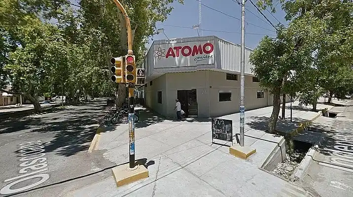 Un grupo de encapuchados saqueó un supermercado en Mendoza 