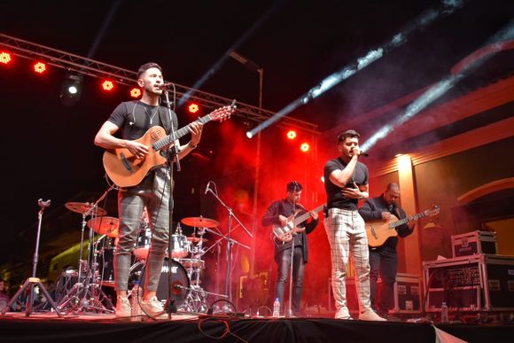 Con el cierre de Campedrinos, Pueblo Doyle vive su Fiesta de la Torta Frita con Miel