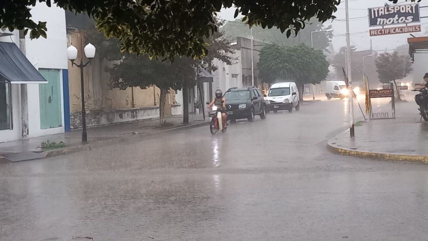 Abundantes precipitaciones se aguardan para la noche de este viernes y madrugada de mañana, sábado.