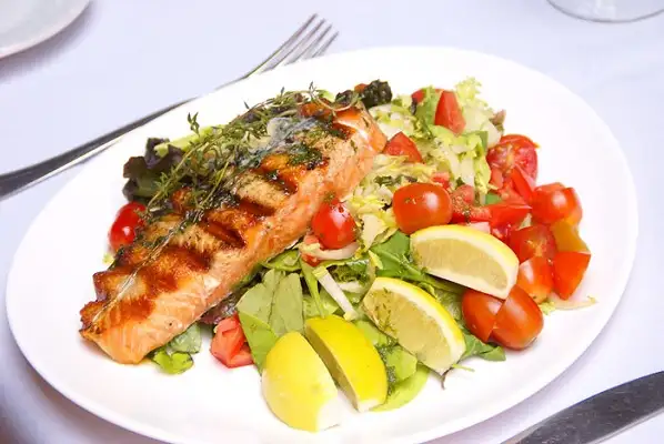 Hoy El Día está para pollo grillé con verduras