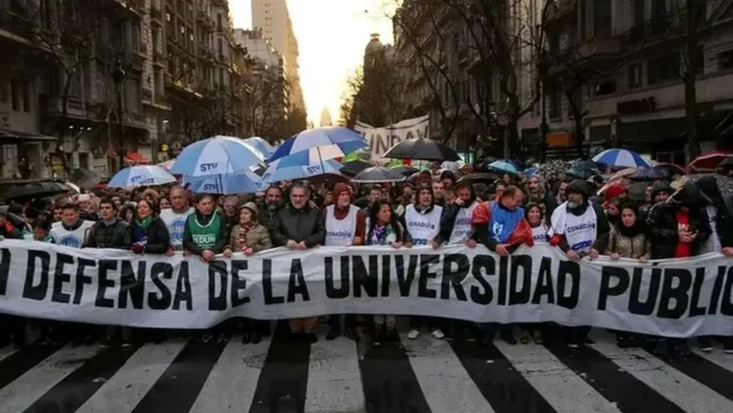 Capital Humano remarcó que “se va a asegurar un salario de bolsillo mínimo por cada cargo docente, luego de descontar los aportes obligatorios”.