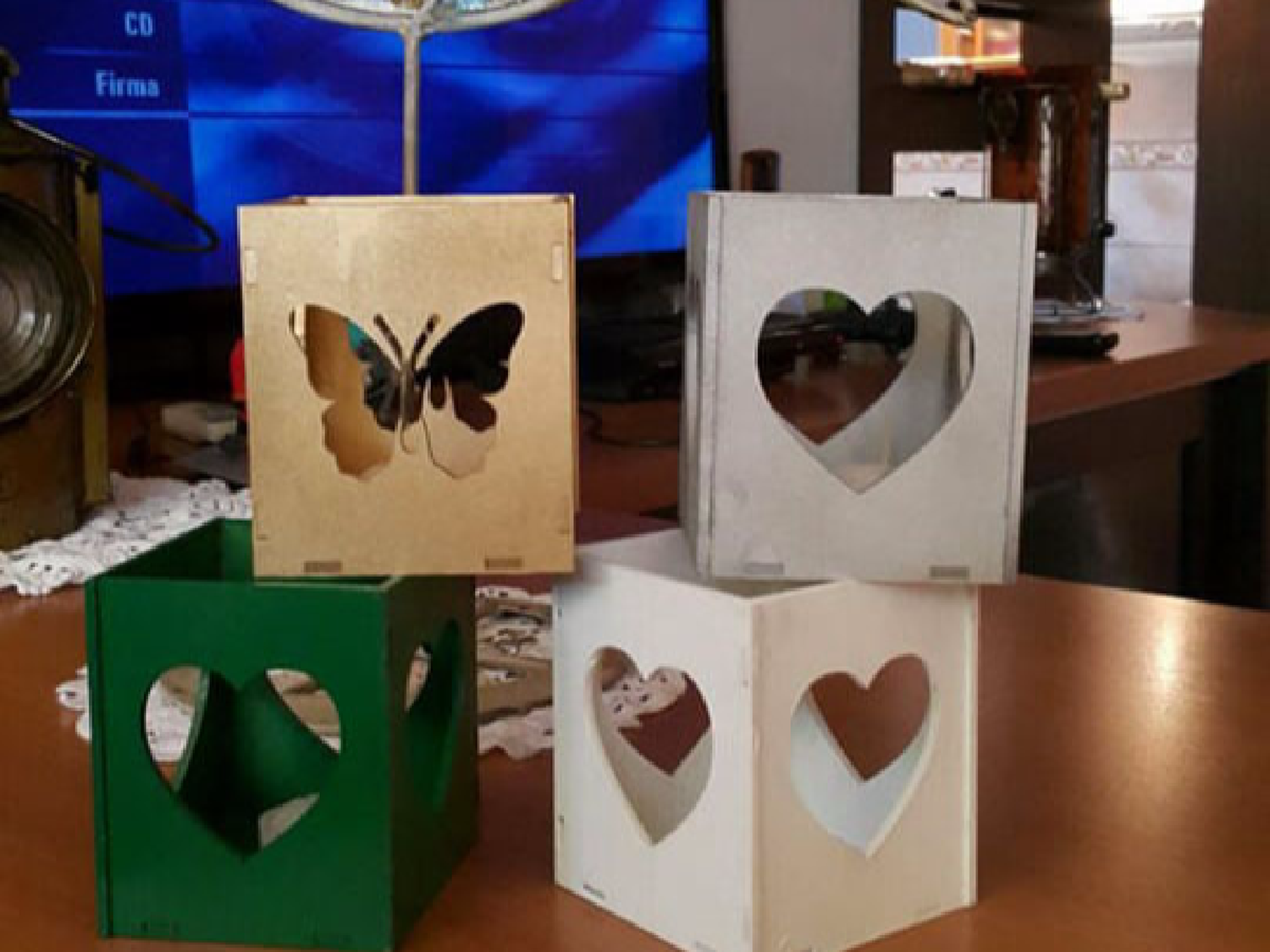 Objetos de decoración navideños que ayudarán la solidaria obra de Vínculos  