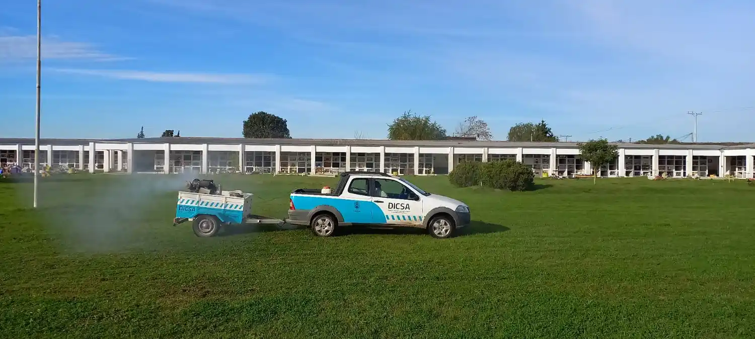 Fumigan en espacios públicos