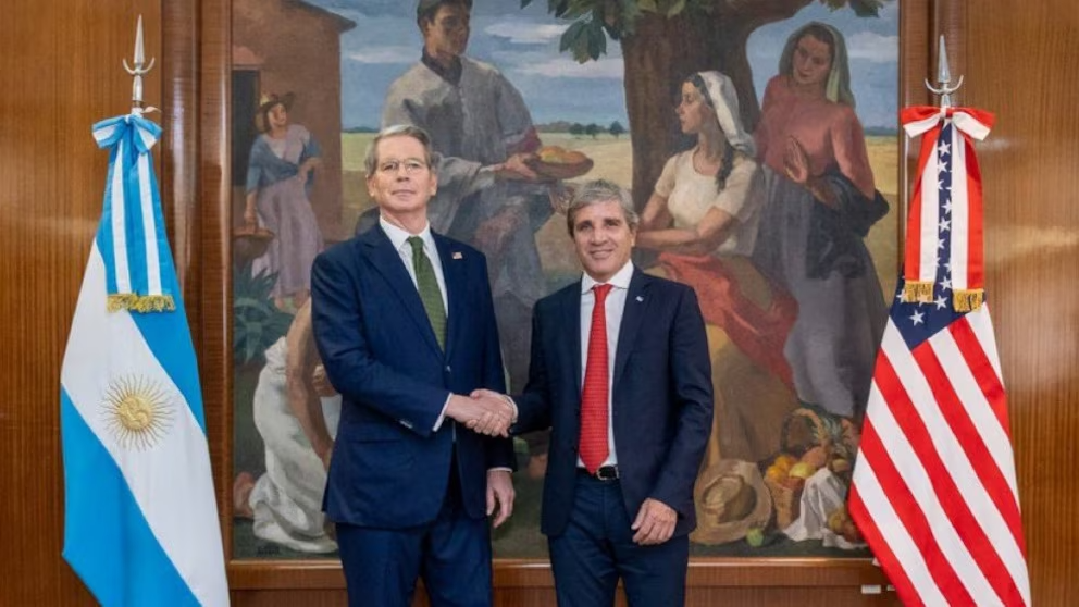 Scott Bessent: “No estamos poniendo dinero en la Argentina, le estamos dando una línea de swap”