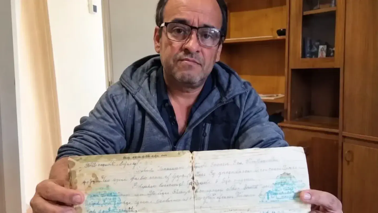 Un hombre vende una carta histórica de Malvinas tras sufrir una estafa económica
