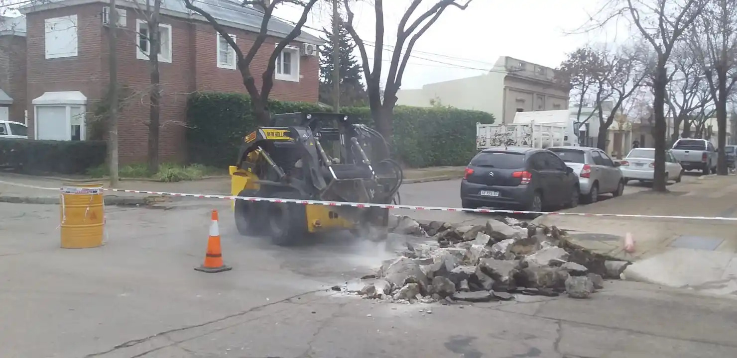Las cuadrillas están  trabajando en la esquina de Belgrano y Pueyrredón.