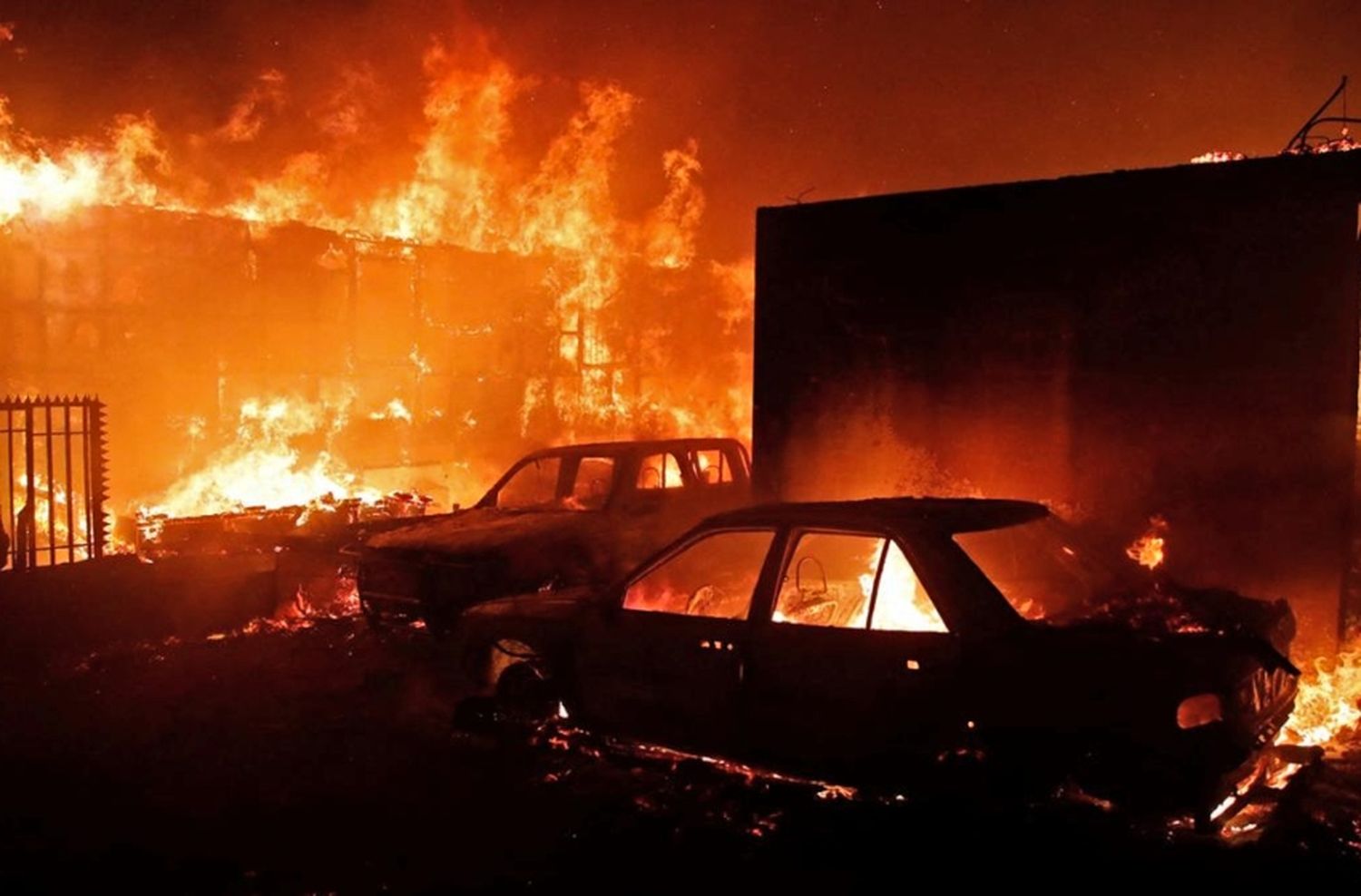 Murieron 51 personas por los incendios forestales en el centro de Chile