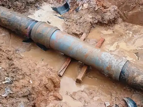 Rotura de caño maestro de impulsión del Acueducto Roca