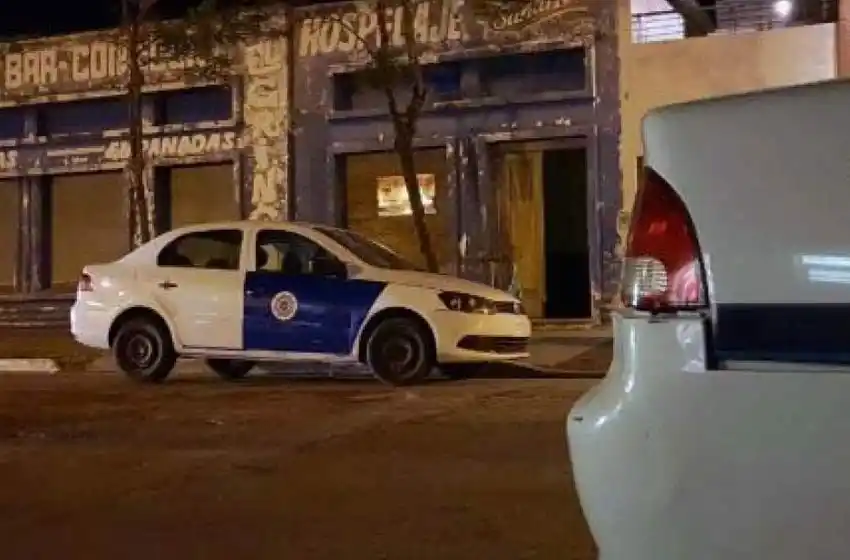 Una mujer fotografiaba a su hija desnuda y la entregaba a hombres para que la violen