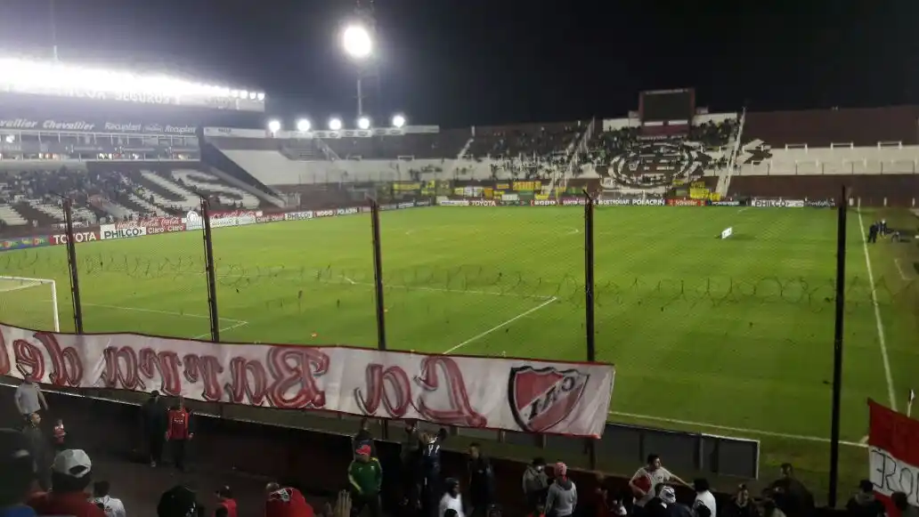 Violencia en el fútbol: 40 barras de Independiente detenidos tras enfrentamiento en cancha de Lanús
