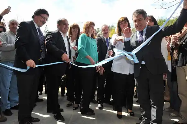 Urribarri y Sileoni inauguraron obras de infraestructura educativa 