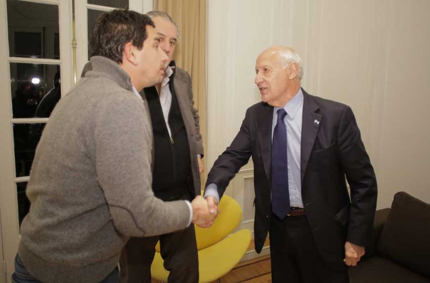 Lavagna, el primer precandidato a presidente en votar