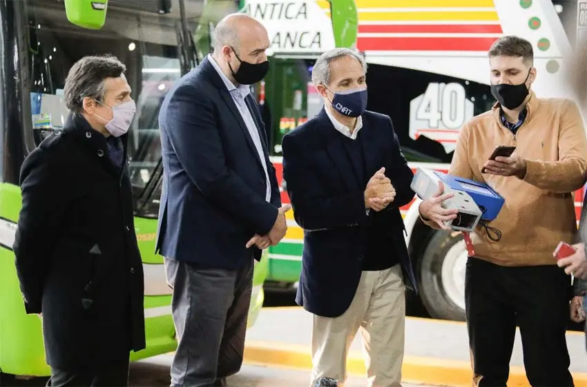 El Ministerio de Transporte aprobó el uso de la libreta digital obligatoria para choferes
