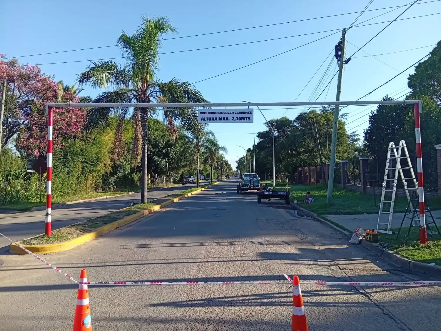 Restringen el paso de camiones en un sector de avenida Illia para proteger el sistema de desagües
