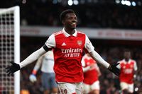 Arsenal se consolida arriba