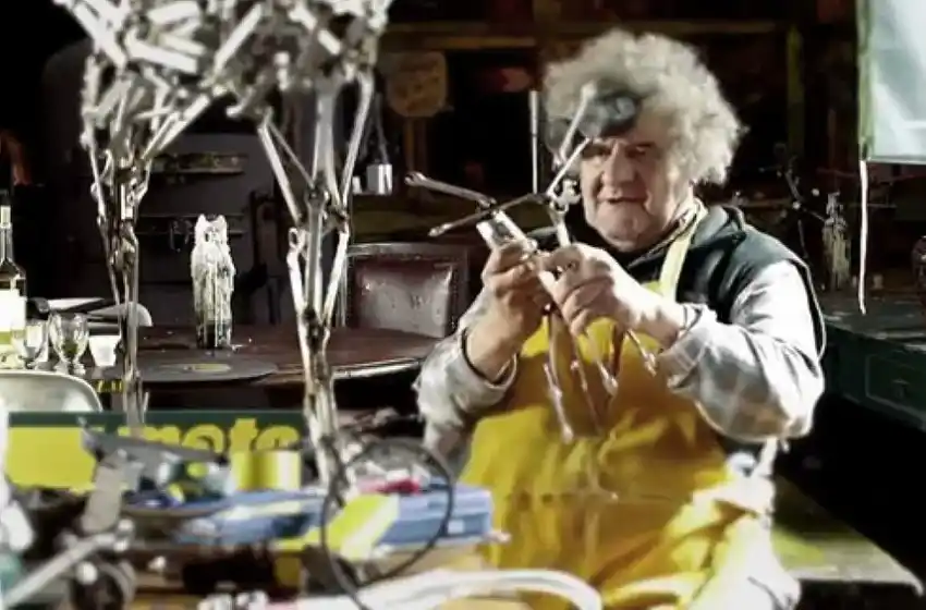 Murió Carlos Regazzoni, el artista que creaba con desechos de vagones de ferrocarril