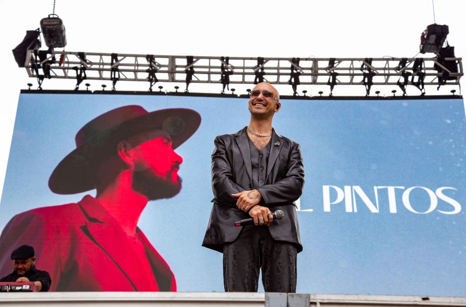 Abel Pintos cantó en Madrid ante una multitud emocionada