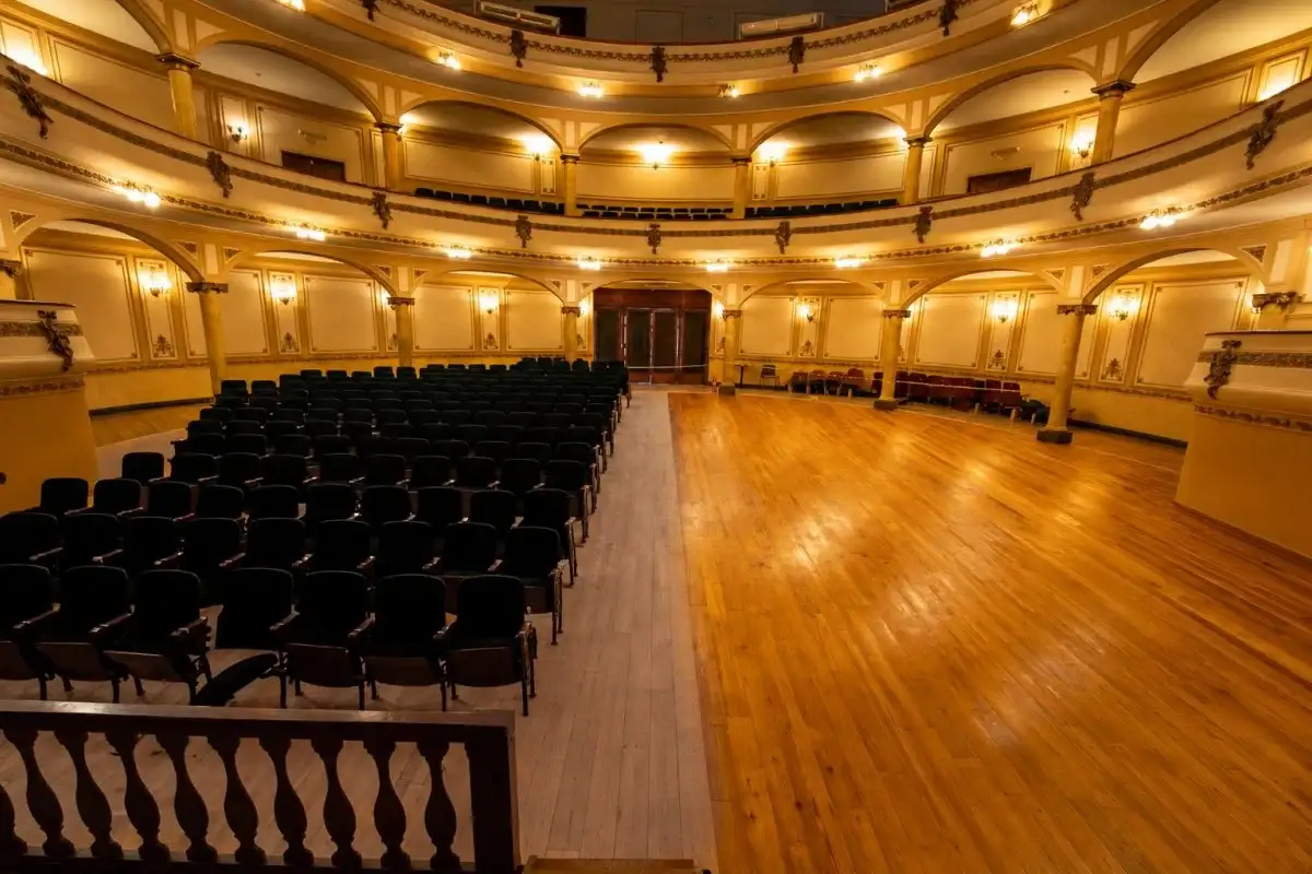 Así avanza el armado de la sala del Teatro Gualeguaychú: aseguran que en pocos días finalizará