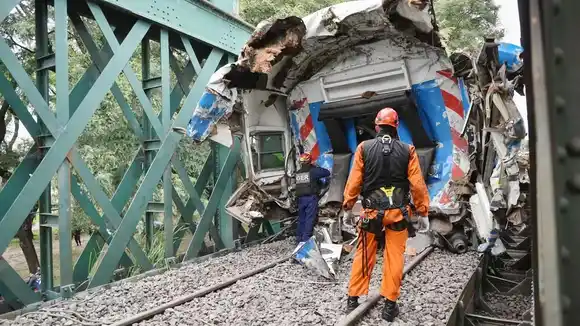 “Control, chocamos acá. Había un tren”, dijo el maquinista del tren San Martín