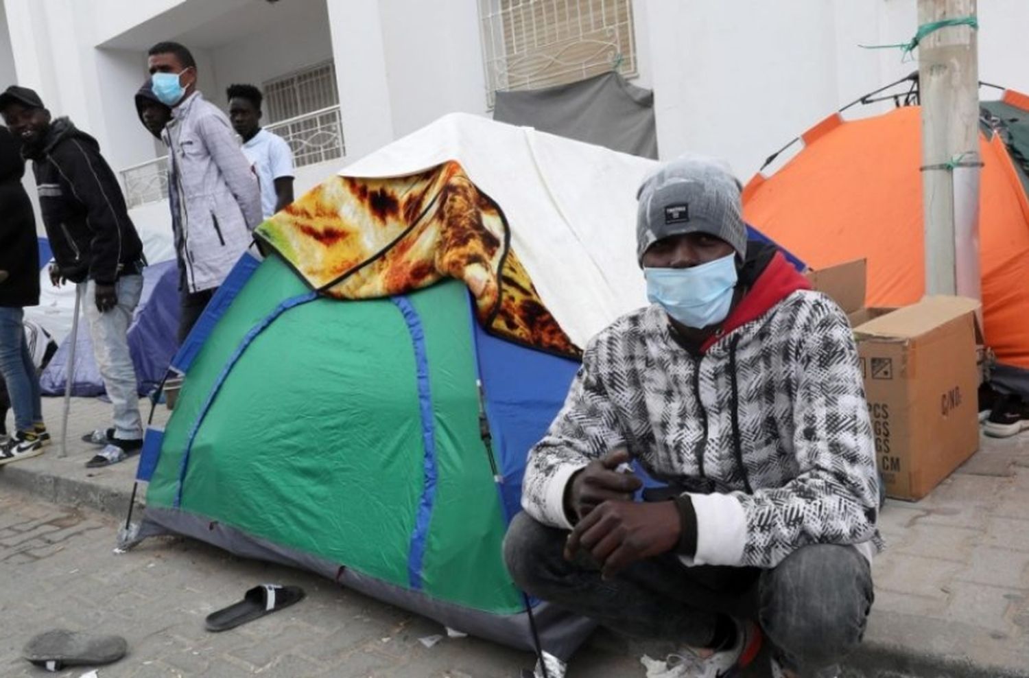 Murieron 19 migrantes tras un naufragio frente a la costa de Túnez: es el tercero en tres días