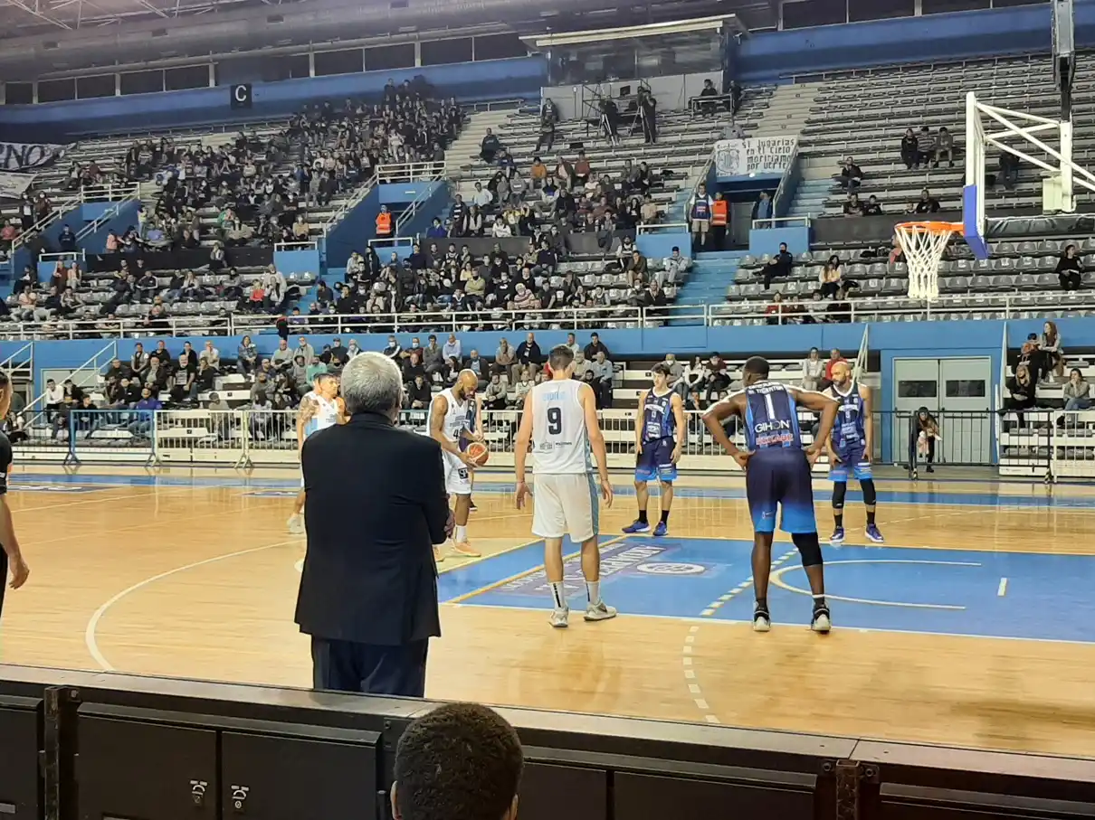 Melvin Johnson fue imparable para Peñarol en el inicio de la Liga Nacional